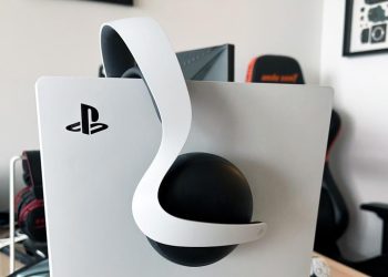 Sony will require age checks in the UK and Ireland to access PlayStation communication features